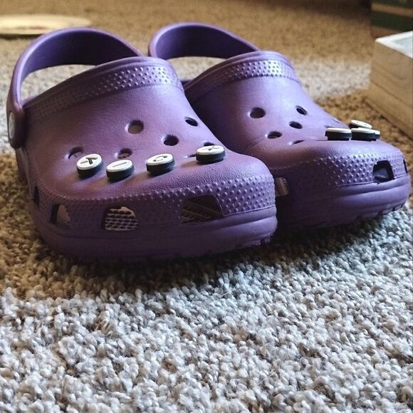 Women's 4 Men's 2 Purple Crocs, Preowned Classic Cayman Clog Sandals - Picture 9 of 10